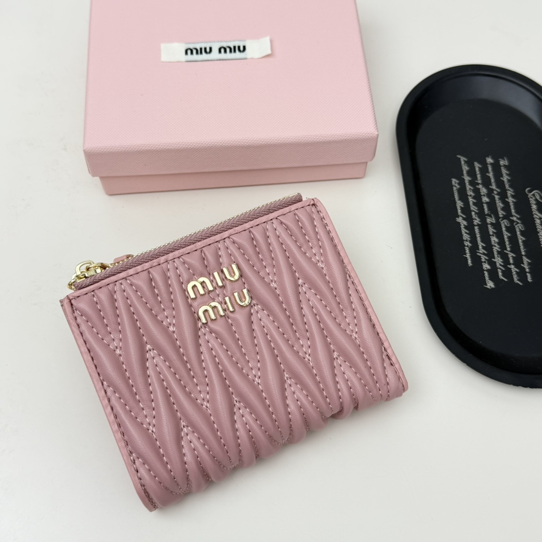 ミュウミュウ「Miu Miu」ミュウミュウ マテラッセ ラムスキン コンパクトバッグ 790 / ショルダーバッグ