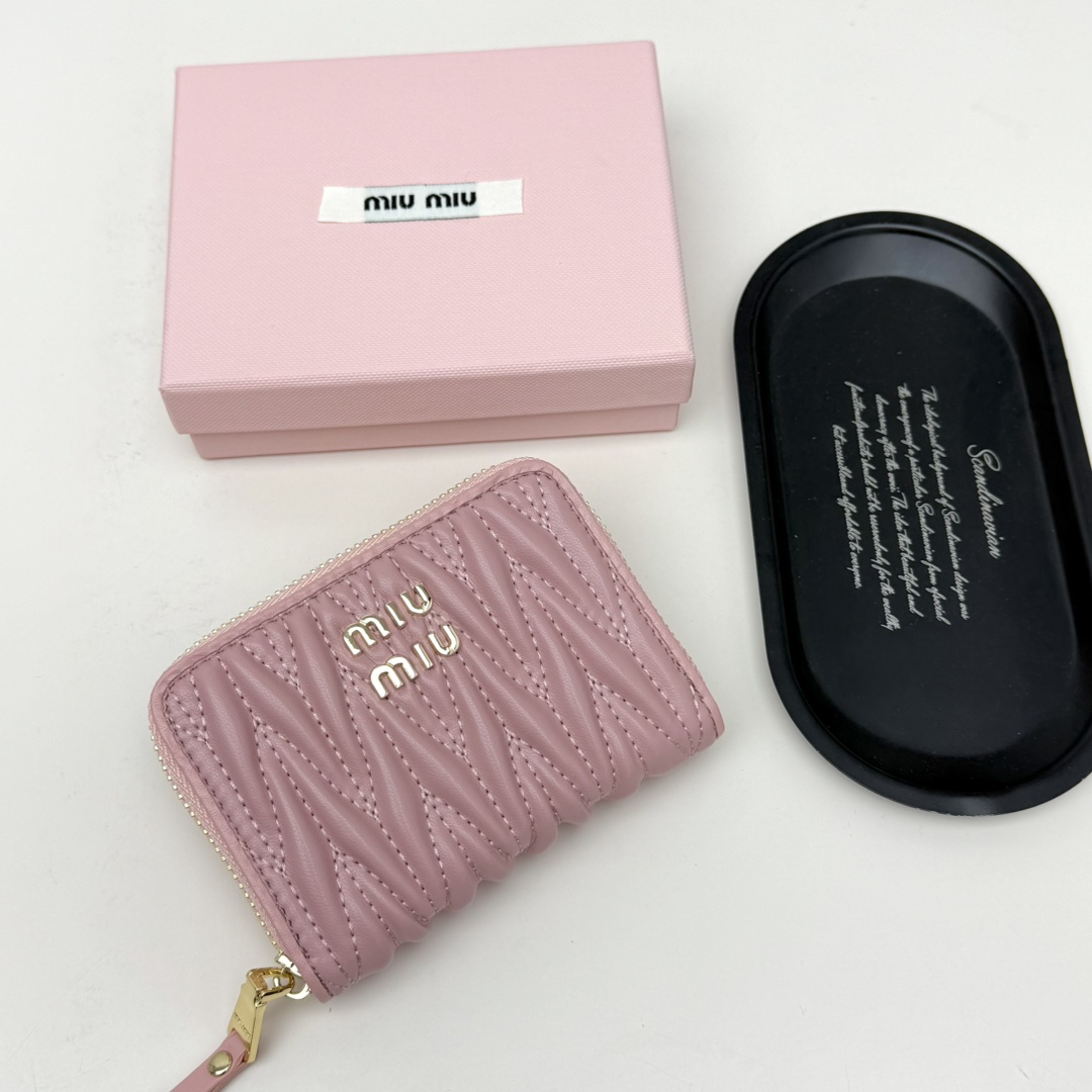 ミュウミュウ「Miu Miu」ミュウミュウ マテラッセ ラムスキン カードケース 793 / カードホルダー