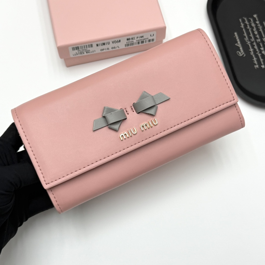 ミュウミュウ「Miu Miu」ミュウミュウ レザーミニバッグ V06 / ハンドバッグ