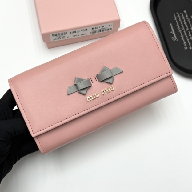 ミュウミュウ「Miu Miu」ミュウミュウ レザーミニバッグ V06 / ハンドバッグ