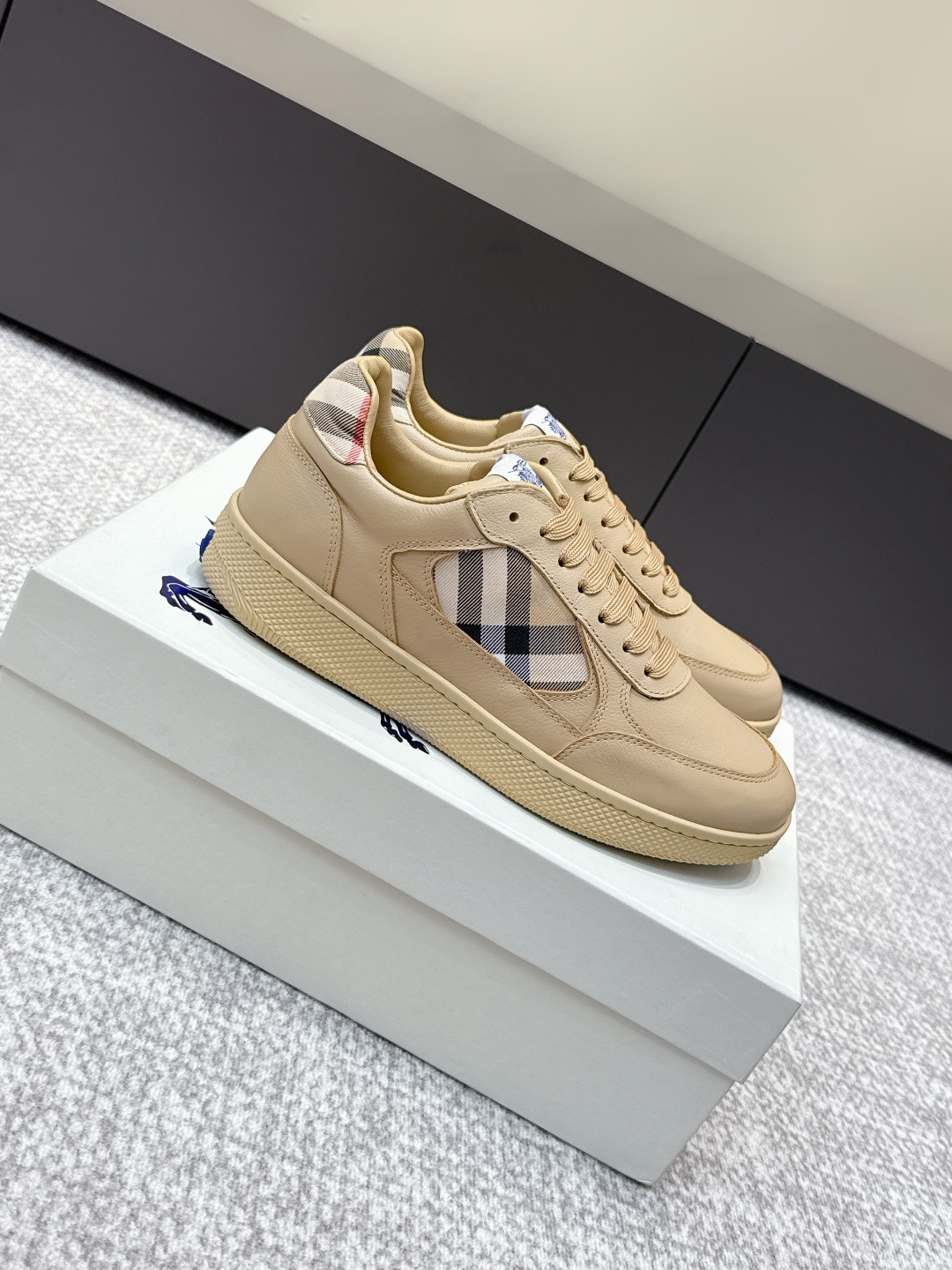 バーバリー「Burberry」バーバリー テラス スニーカー / レザースニーカー