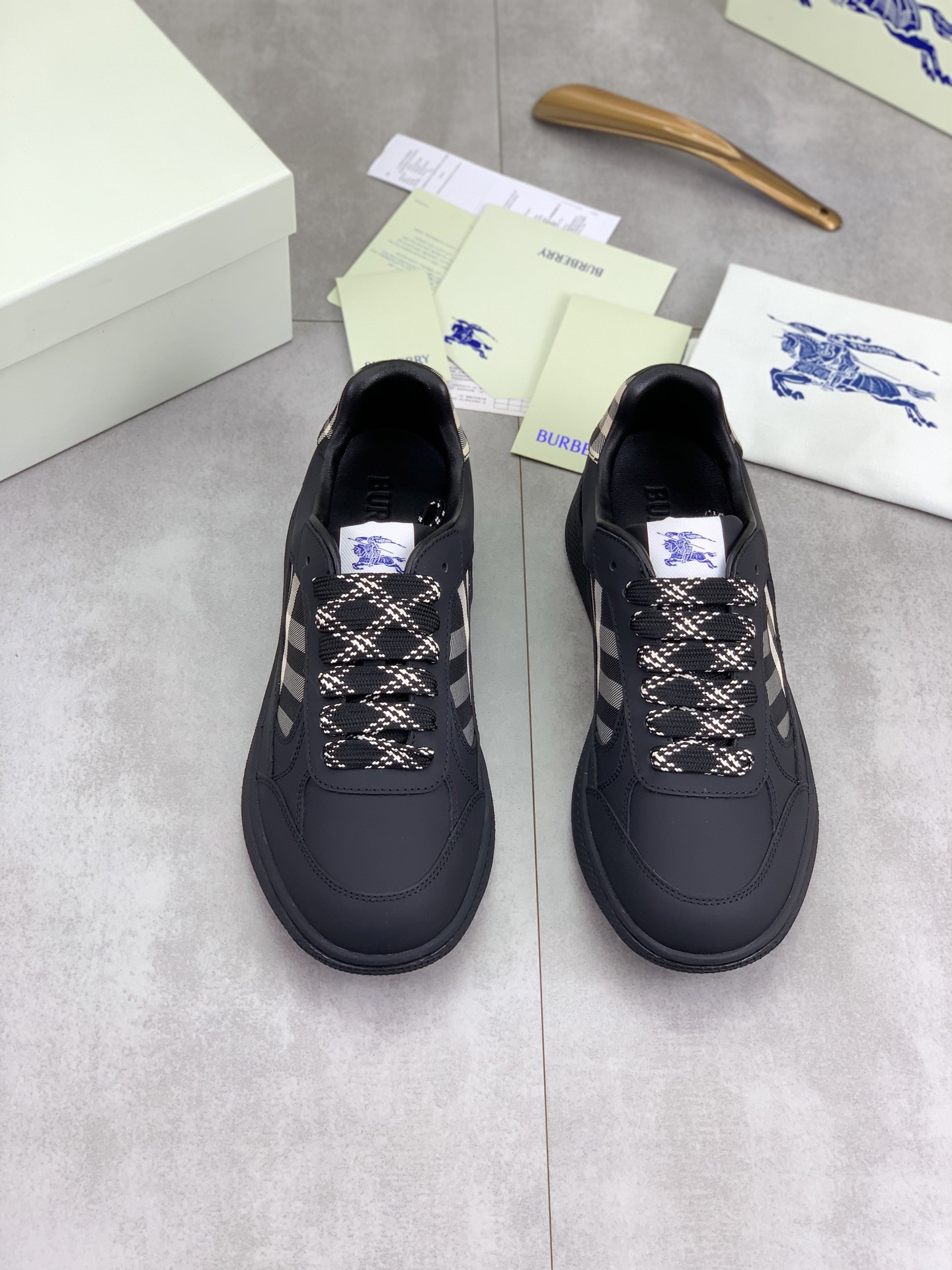 バーバリー「Burberry」バーバリー テラス スニーカー / レザースニーカー