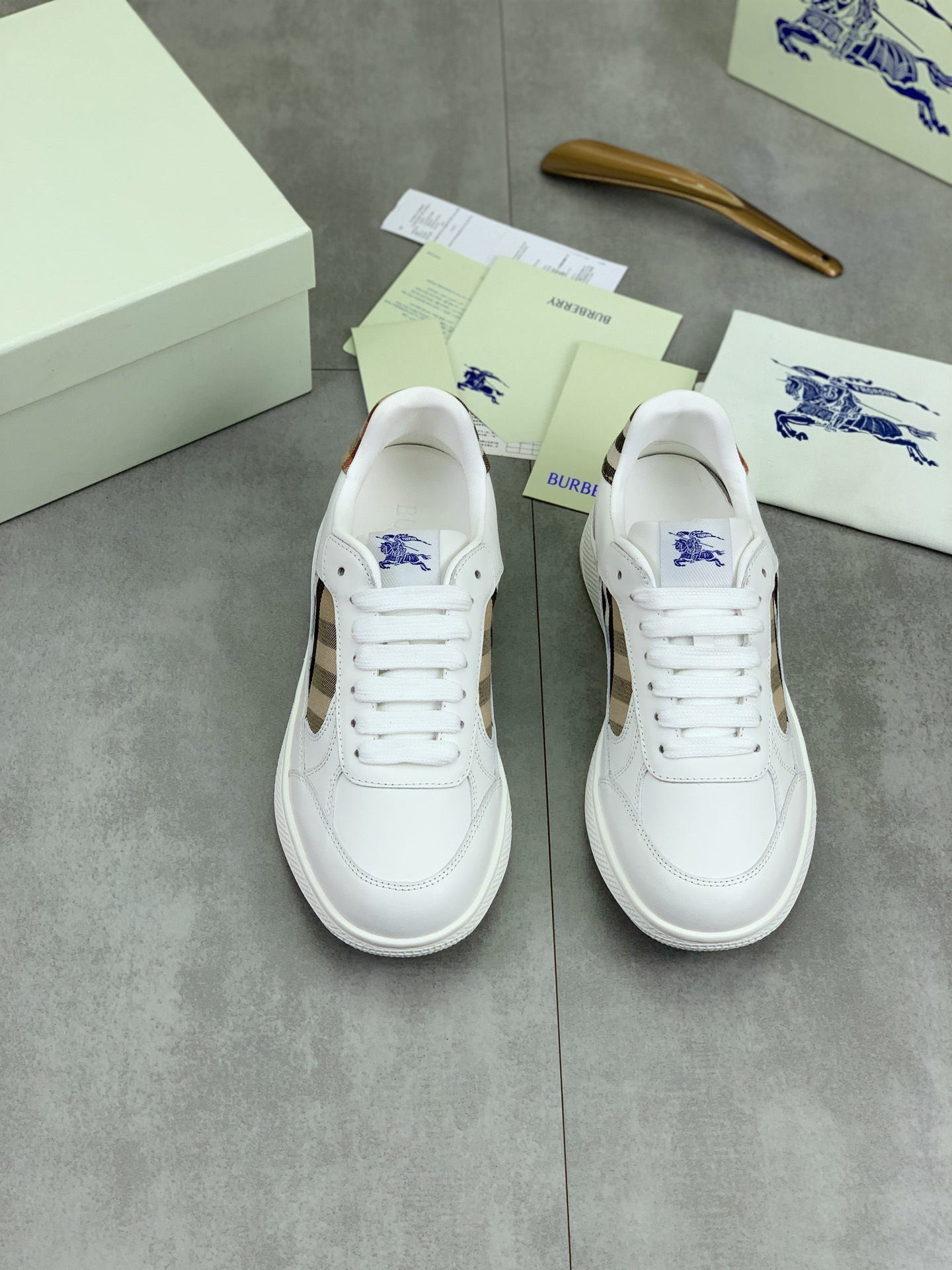 バーバリー「Burberry」バーバリー テラス スニーカー / レザースニーカー
