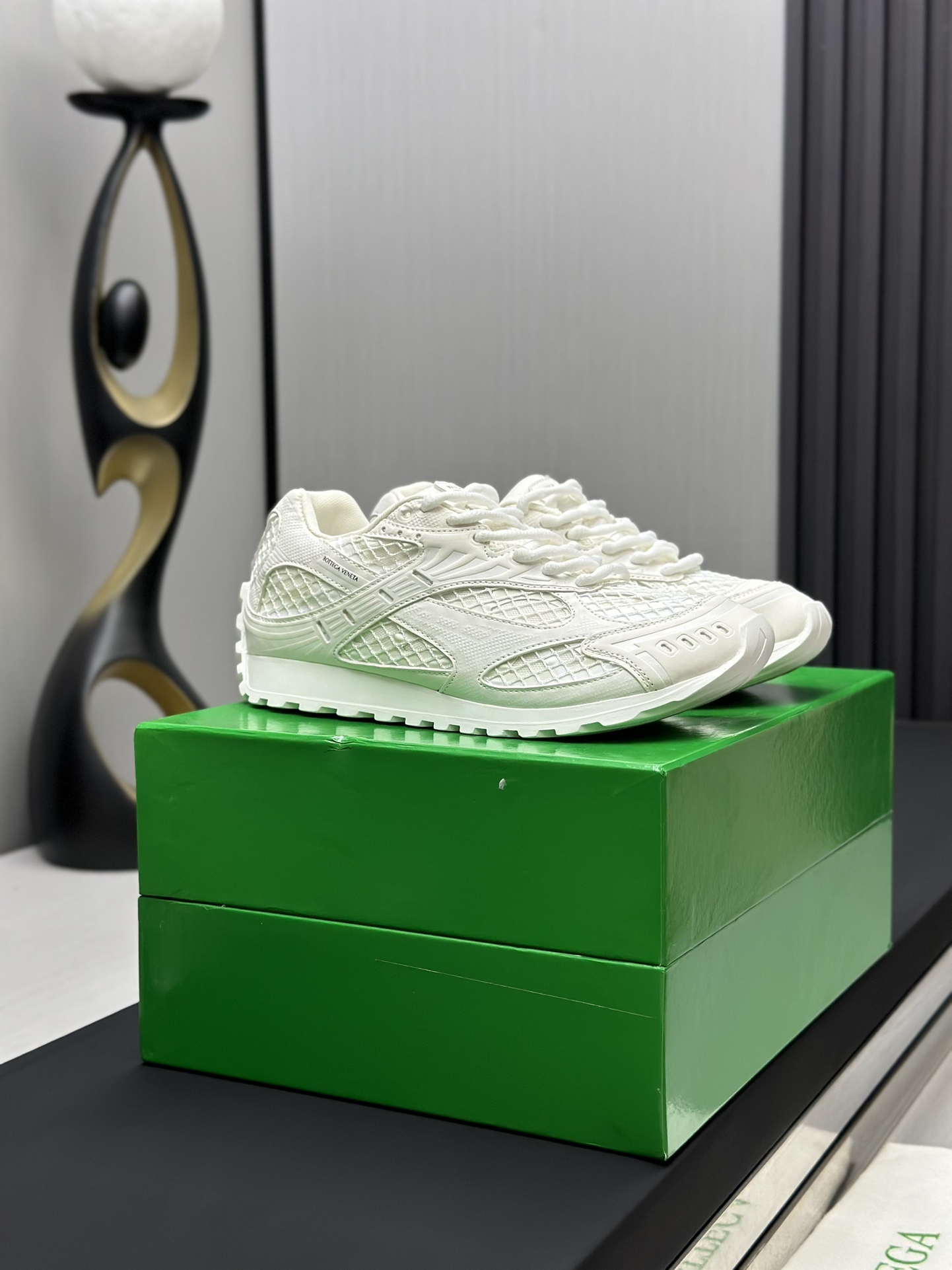 ボッテガ・ヴェネタ「Bottega Veneta」ボッテガ・ヴェネタ オービット スニーカー / ユニセックススポーツシューズ