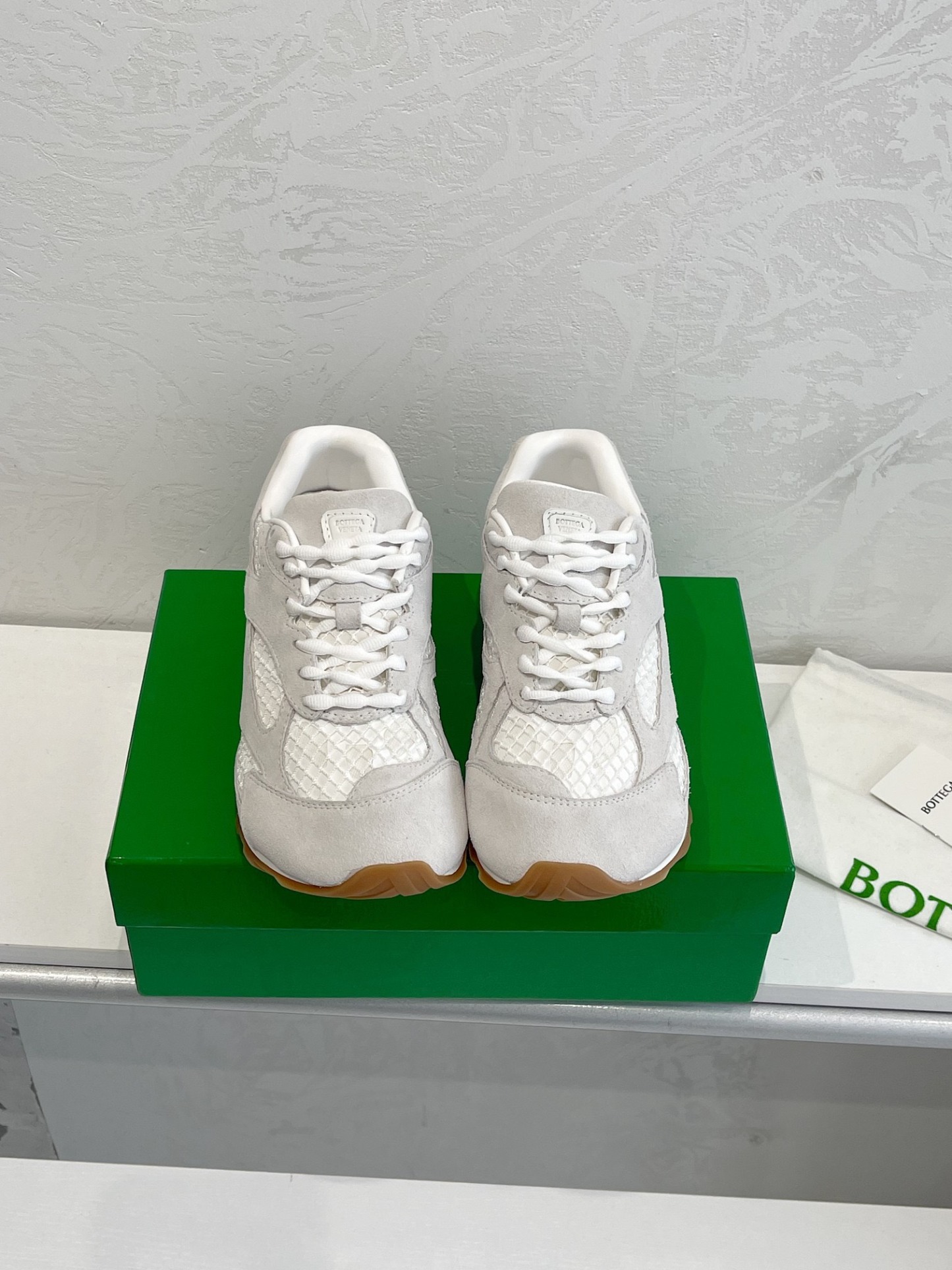 ボッテガ・ヴェネタ「Bottega Veneta」ボッテガ・ヴェネタ オービット スニーカー / ユニセックススポーツシューズ