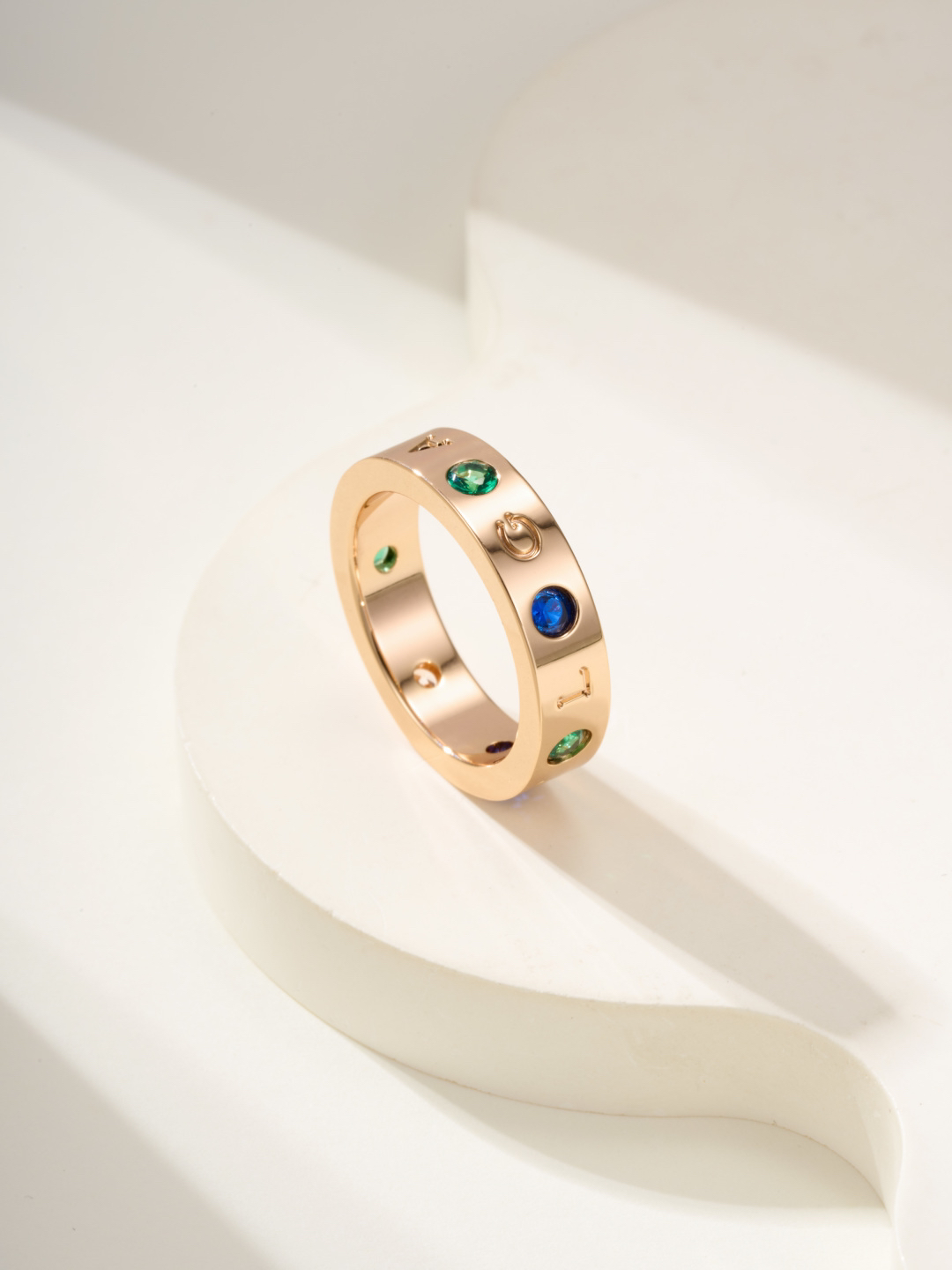 ブルガリ「Bvlgari」エレガントなリングコレクション