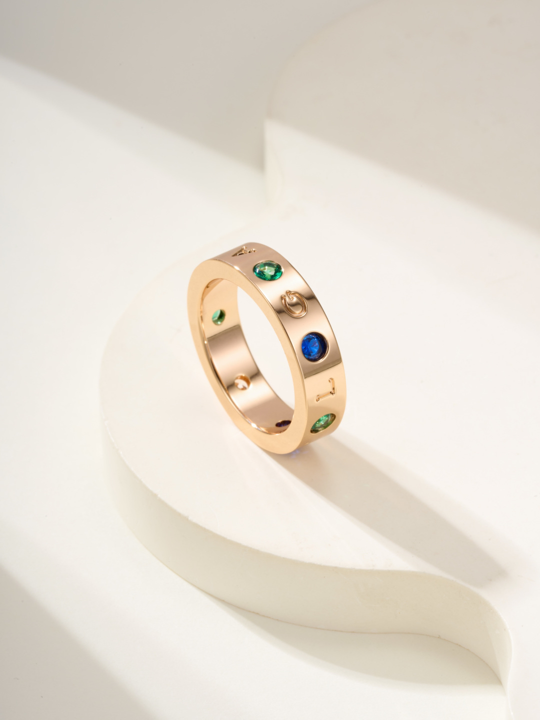 ブルガリ「Bvlgari」エレガントなリングコレクション