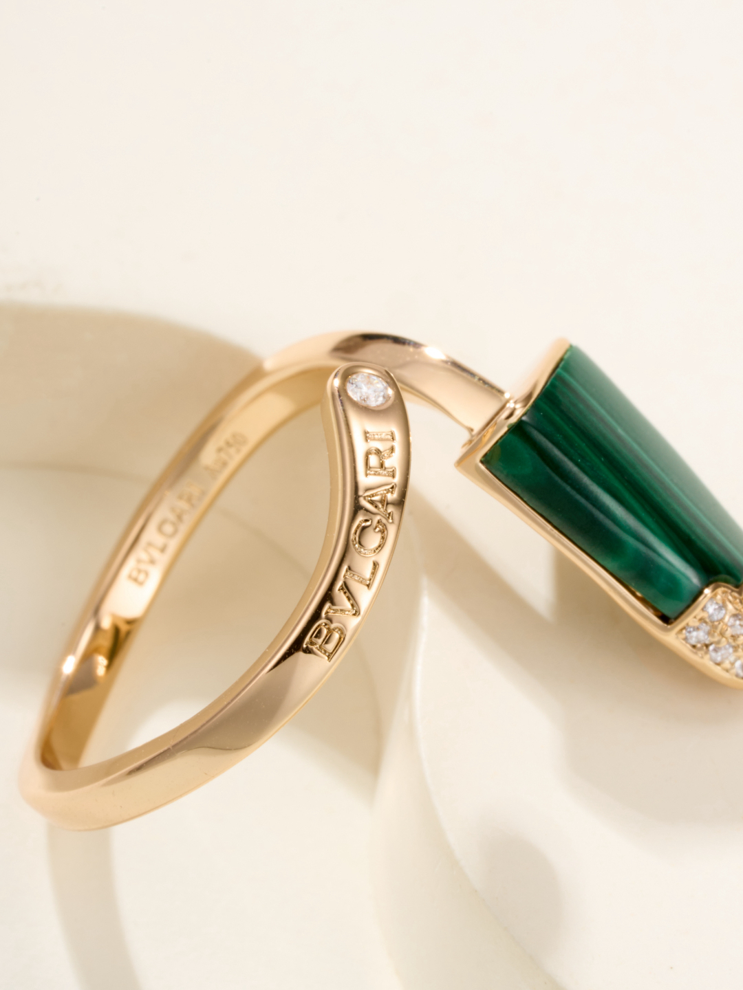 ブルガリ「Bvlgari」Gelati エレガントなリングコレクション