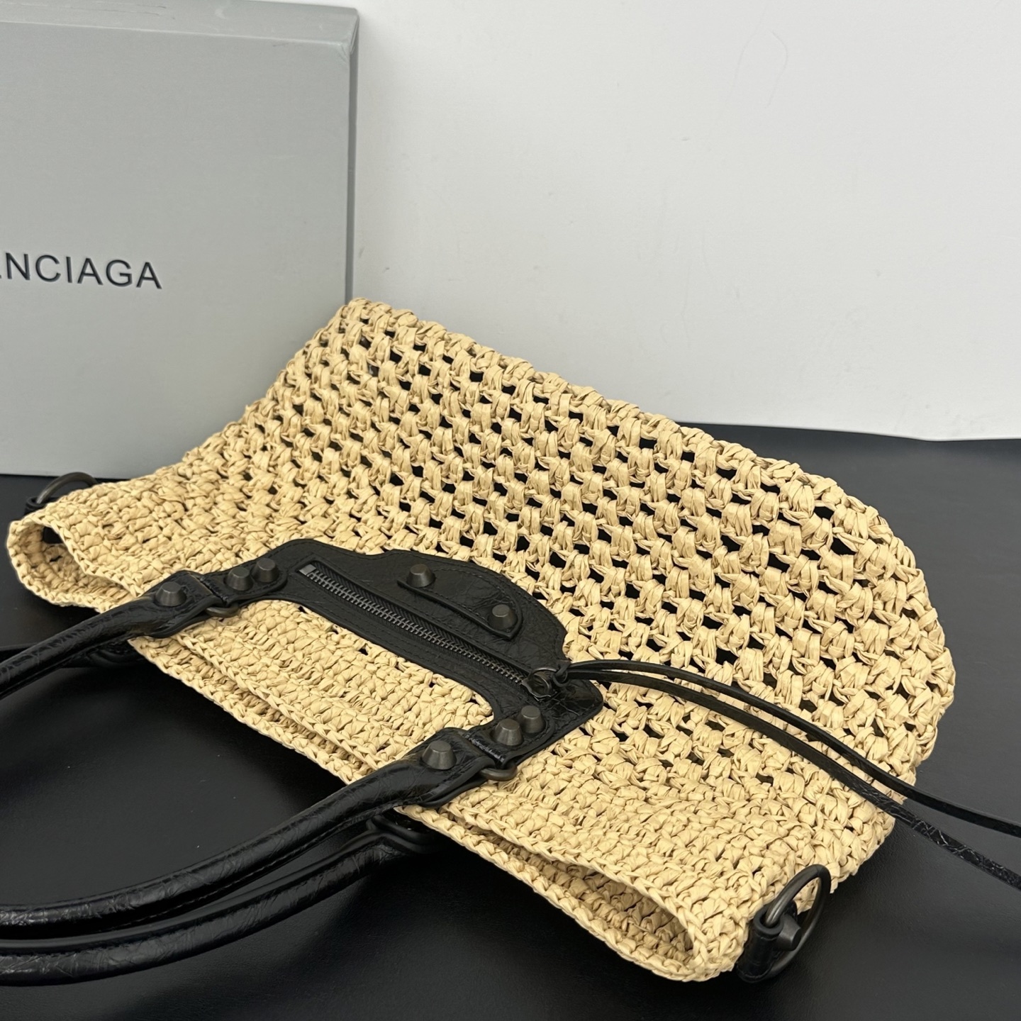 バレンシアガ「Balenciaga」バレンシアガ ル・シティ バスケット / ラフィアトートバッグ