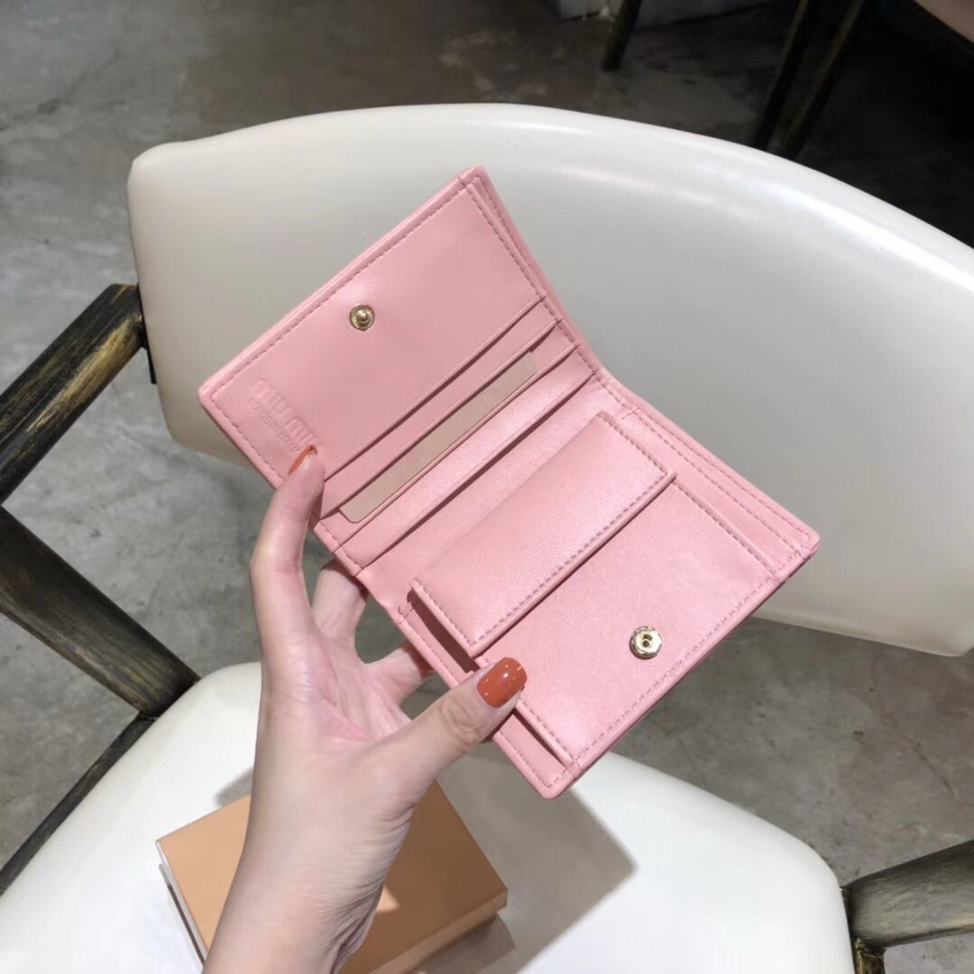 ミュウミュウ「Miu Miu」ミュウミュウ ラムスキン コンパクトバッグ 5439 / ショルダーバッグ