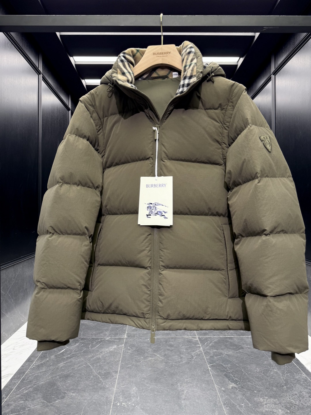 バーバリー「Burberry」秋冬着脱式袖＆フード付きダウンジャケット【超おすすめ】