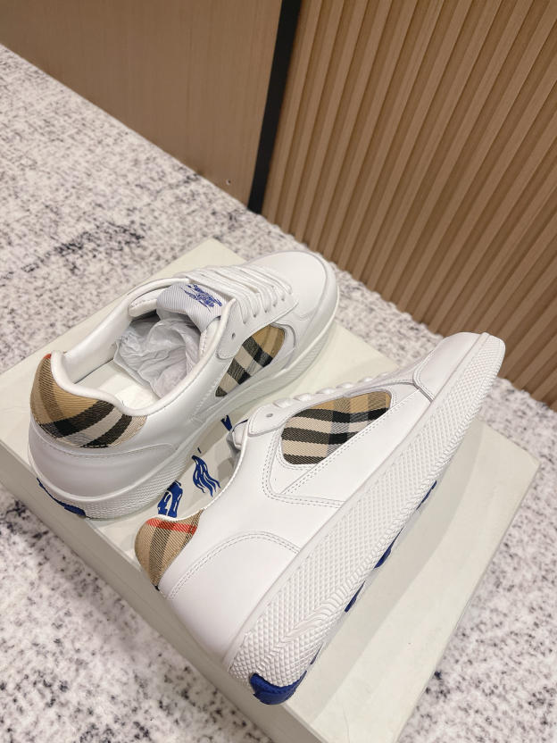 バーバリー「Burberry」バーバリー ボックス スニーカー / プレミアムレザースニーカー
