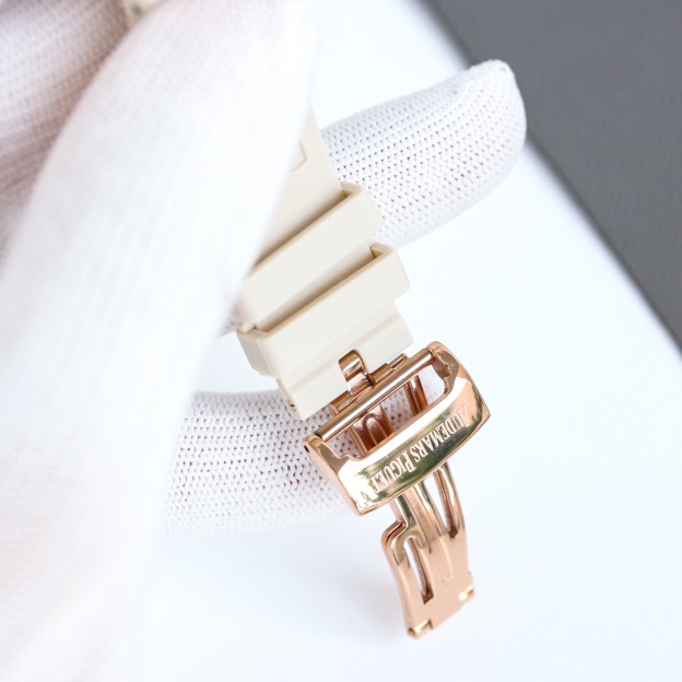 オーデマ ピゲ「Audemars Piguet」ロイヤルオーク オフショア レディ クロノグラフ 37mm