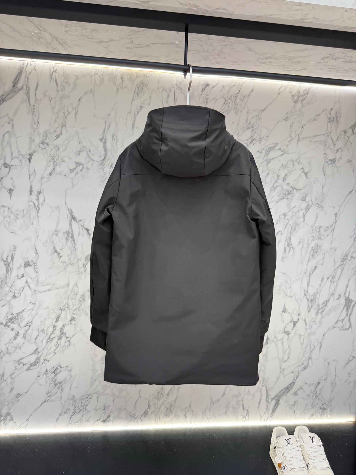 バーバリー「Burberry」秋冬ミドル丈フード付きダウンジャケット