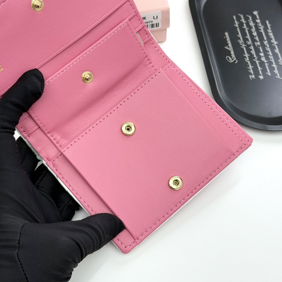 ミュウミュウ「Miu Miu」ミュウミュウ マテラッセ ラムスキン マルチウォレット F12 / コンパクトウォレット