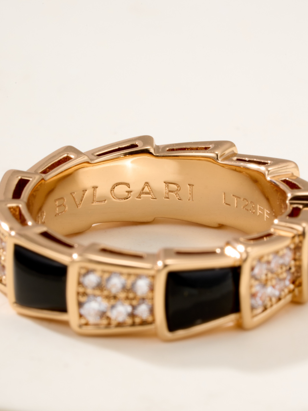 ブルガリ「Bvlgari」Gelati エレガントなリングコレクション