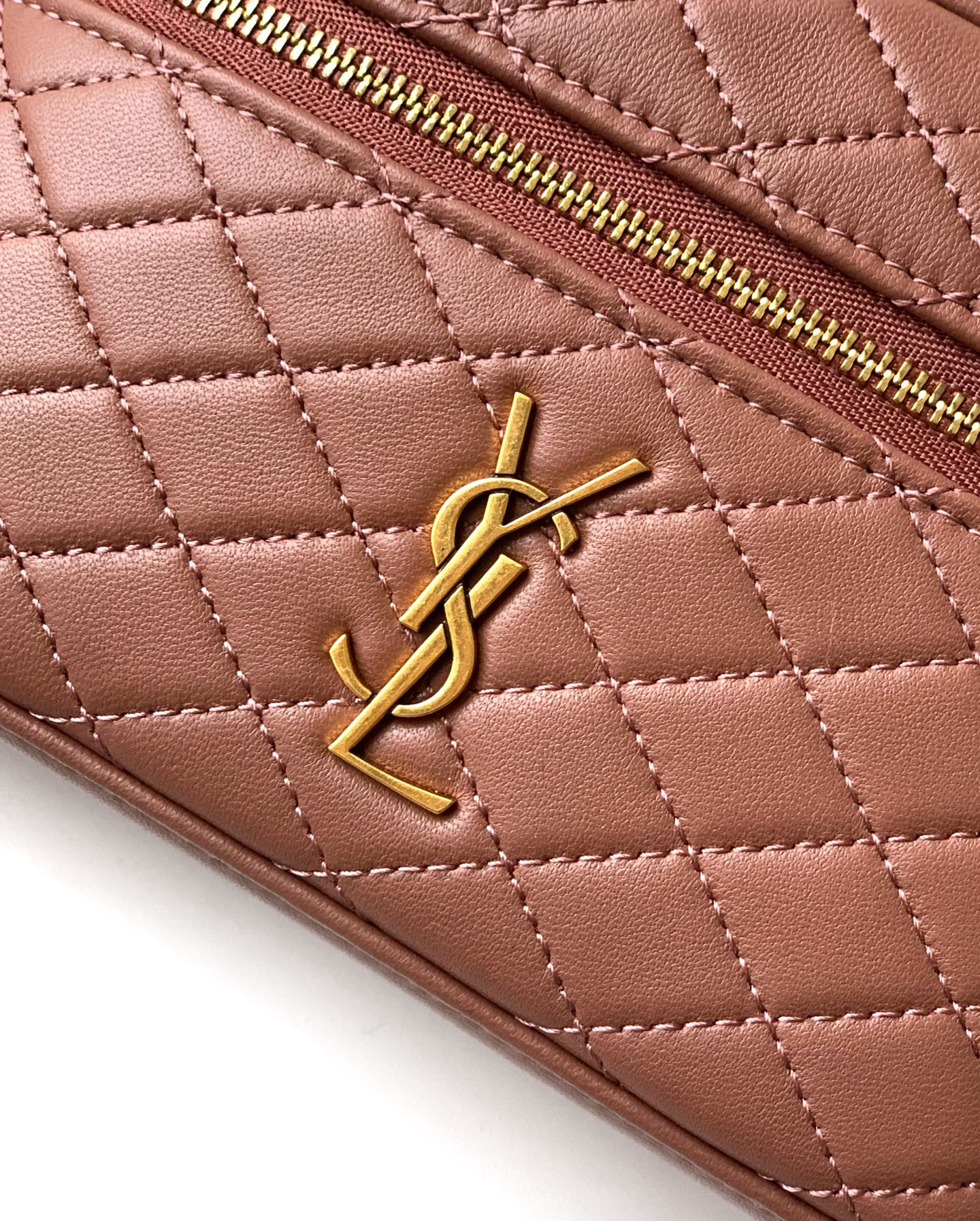 サンローラン「Saint Laurent」ギャビー ヴァニティバッグ（ラムスキン）