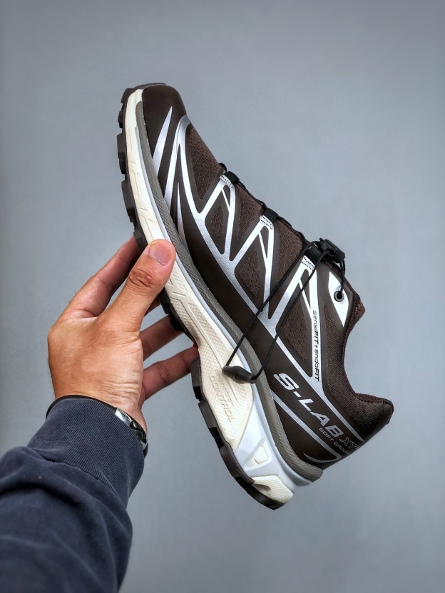 サロモン「SALOMON」XT-6 ユニセックス スポーツスタイルシューズ