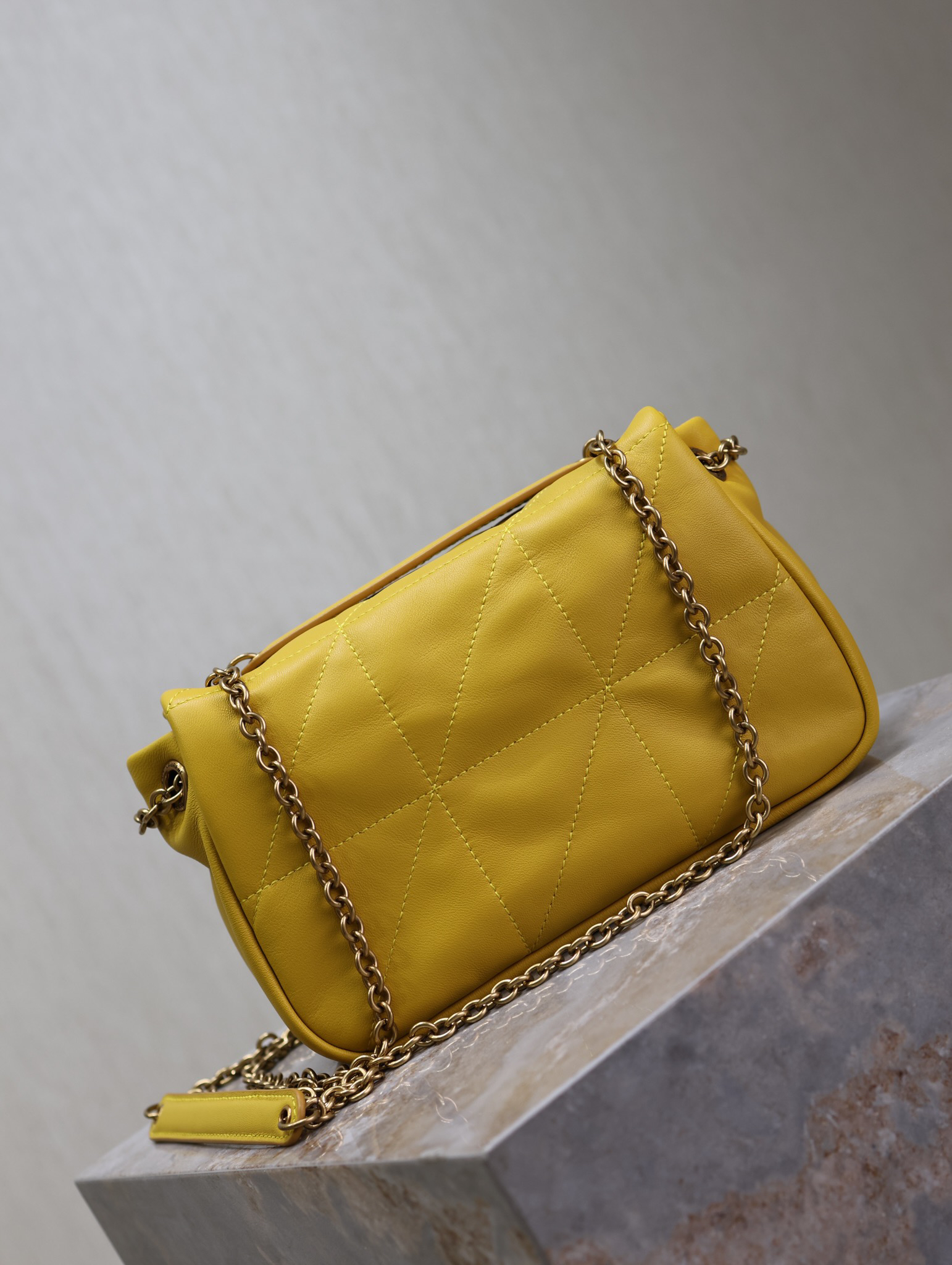 2026サンローラン「Saint Laurent JAMIE 4.3 ミニ ナッパラムスキン チェーンショルダーバッグ