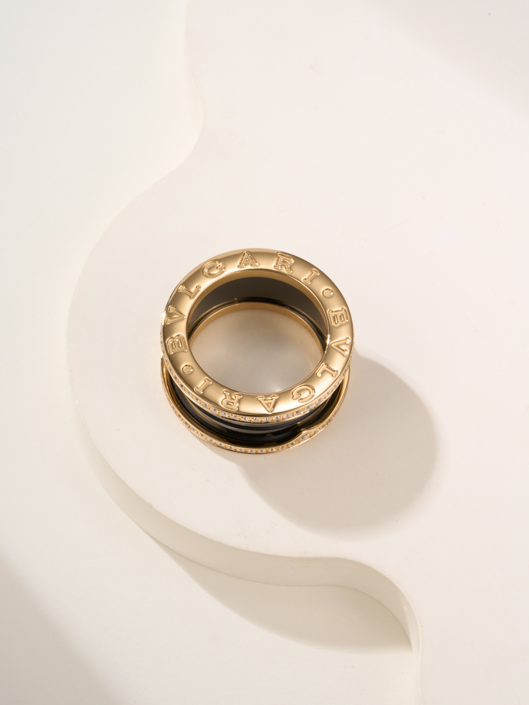 ブルガリ「Bvlgari」エレガントなリングコレクション