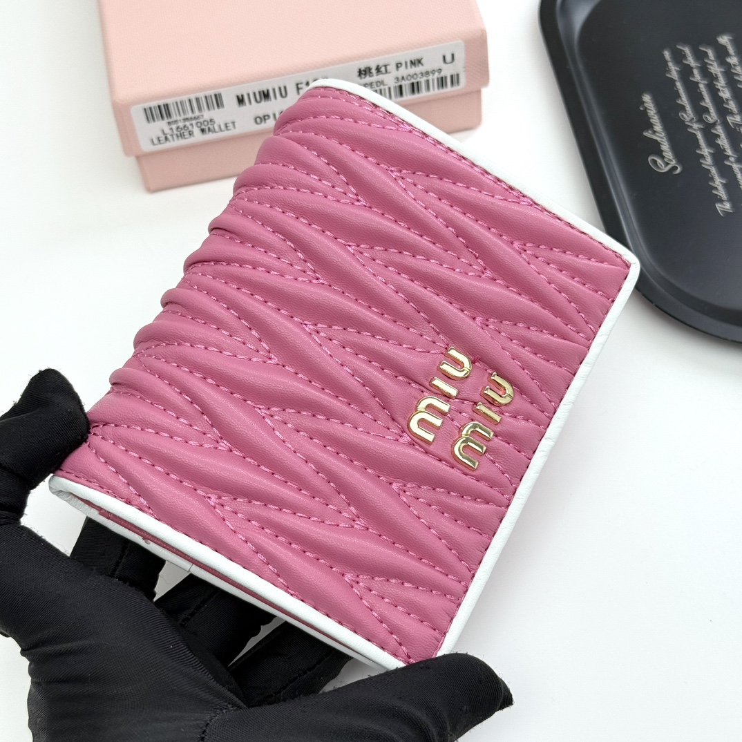 ミュウミュウ「Miu Miu」ミュウミュウ マテラッセ ラムスキン マルチウォレット F12 / コンパクトウォレット