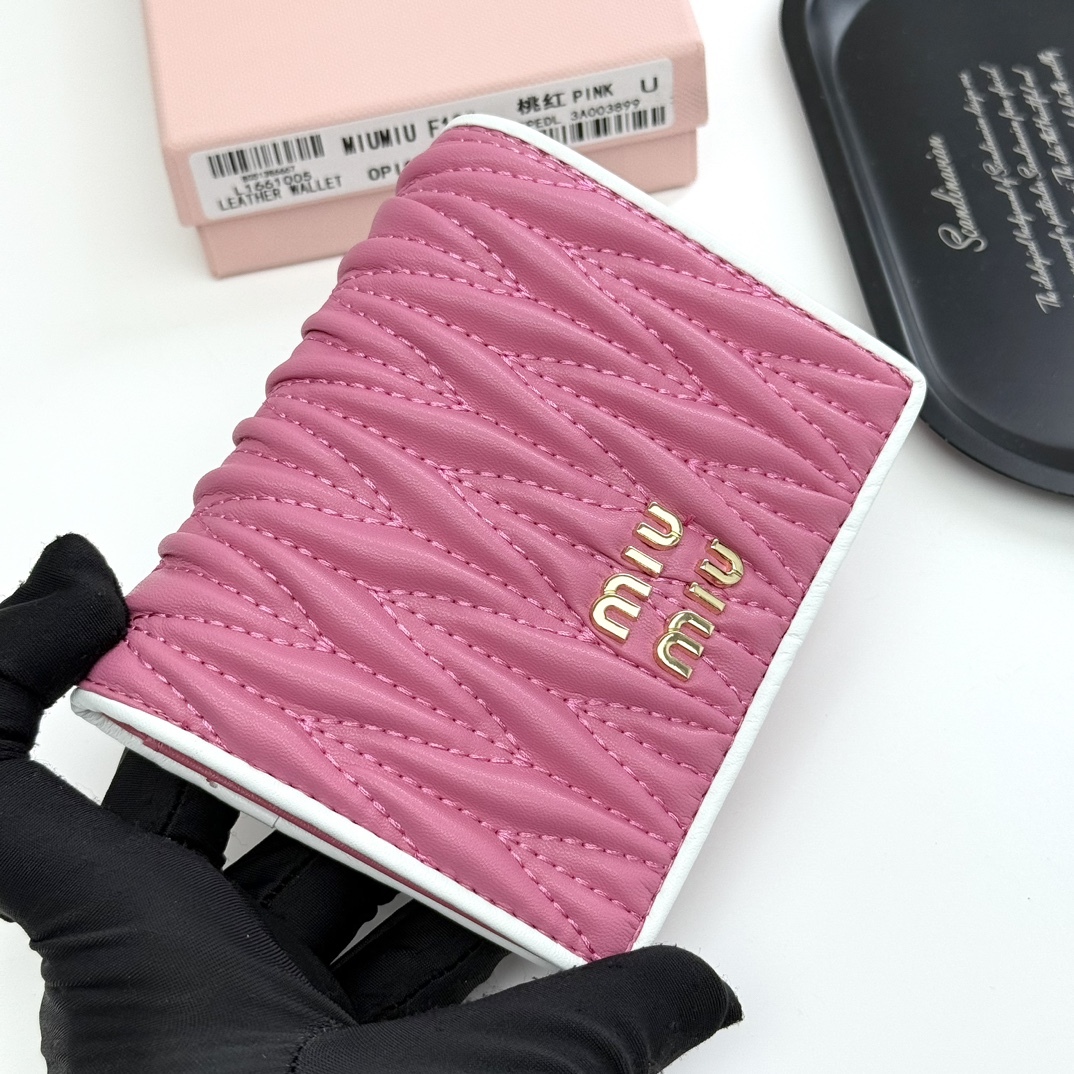 ミュウミュウ「Miu Miu」ミュウミュウ マテラッセ ラムスキン マルチウォレット F12 / コンパクトウォレット