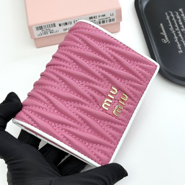 ミュウミュウ「Miu Miu」ミュウミュウ マテラッセ ラムスキン マルチウォレット F12 / コンパクトウォレット