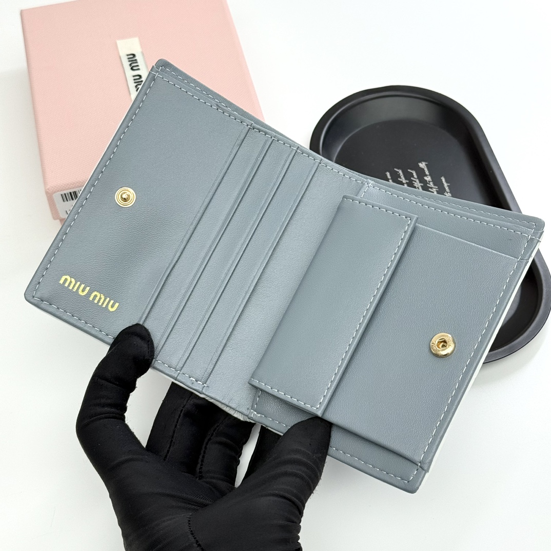 ミュウミュウ「Miu Miu」ミュウミュウ マテラッセ ラムスキン マルチウォレット F12 / コンパクトウォレット