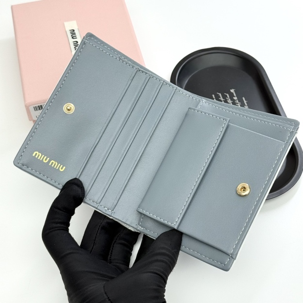 ミュウミュウ「Miu Miu」ミュウミュウ マテラッセ ラムスキン マルチウォレット F12 / コンパクトウォレット