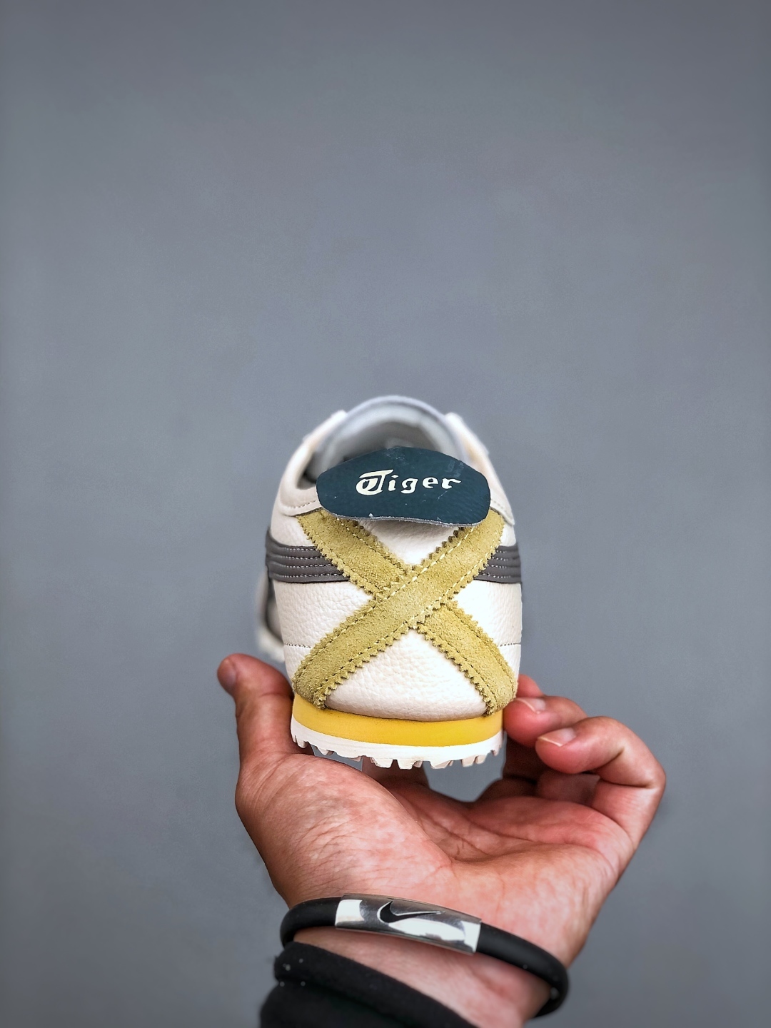 オニツカタイガー「Onitsuka Tiger」MEXICO 66 スリッポン スニーカー