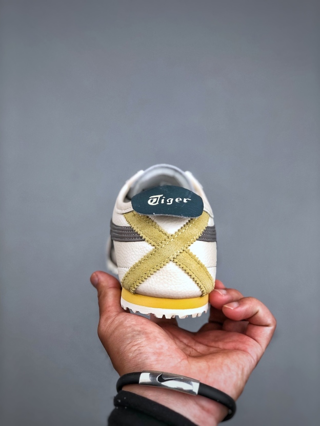 オニツカタイガー「Onitsuka Tiger」MEXICO 66 スリッポン スニーカー