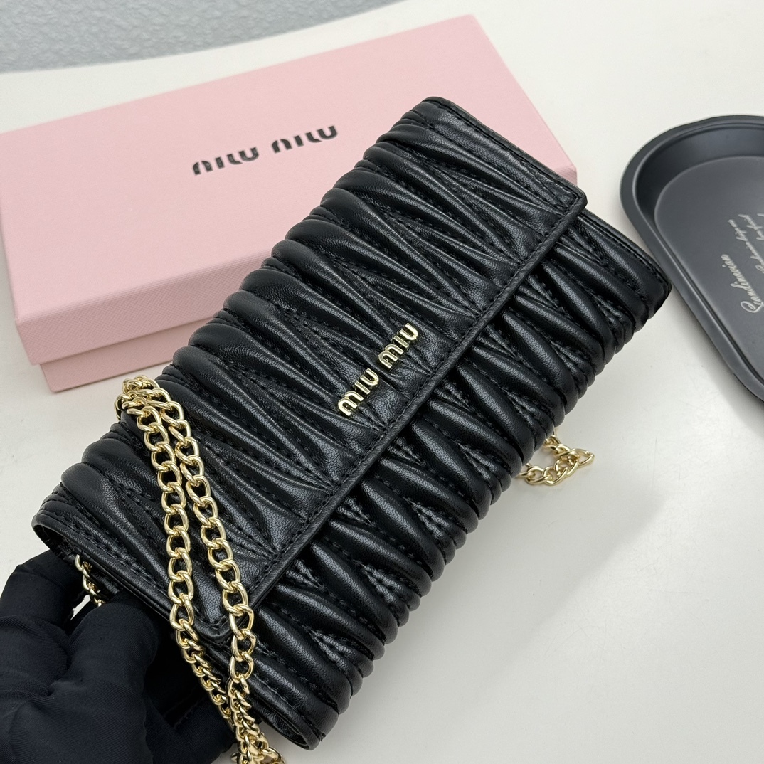 ミュウミュウ「Miu Miu」ミュウミュウ マテラッセ ラムスキン コンパクトウォレット 9886 / 二つ折り財布