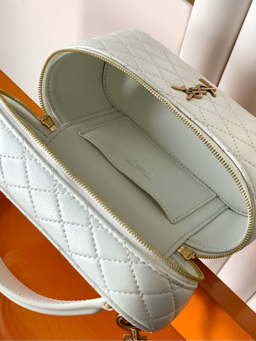 サンローラン「Saint Laurent」ギャビー ヴァニティバッグ（ラムスキン）