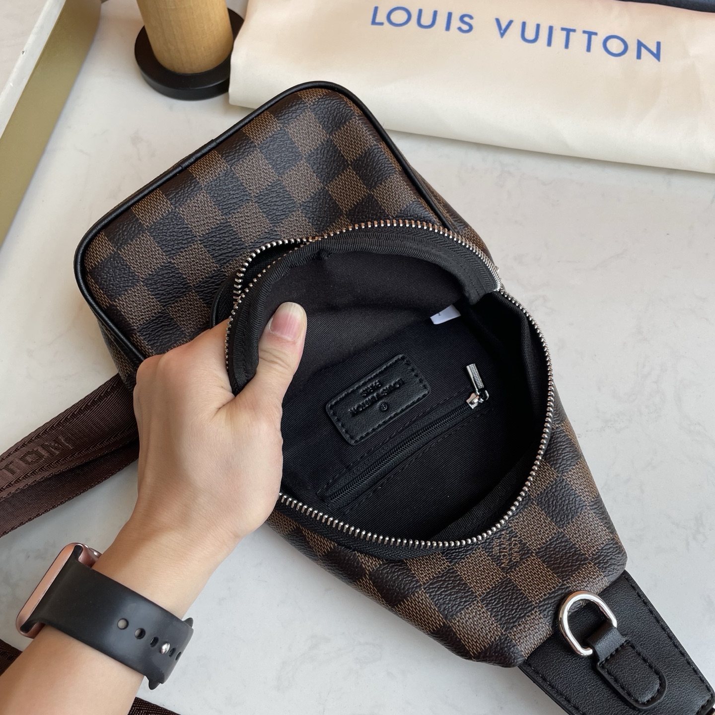 2026 LOUIS VUITTON メンズ チェストバッグ