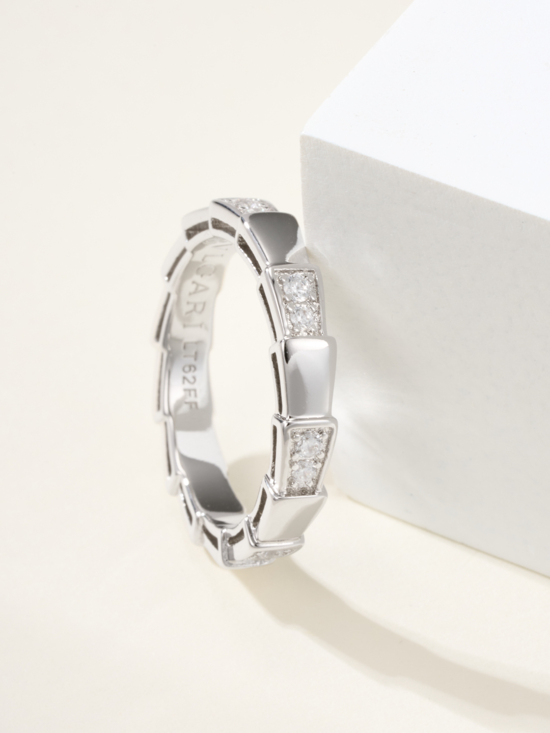 ブルガリ「Bvlgari」エレガントなリングコレクション