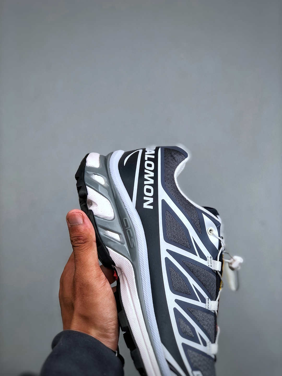 サロモン「SALOMON」XT-6 ユニセックス スポーツスタイルシューズ