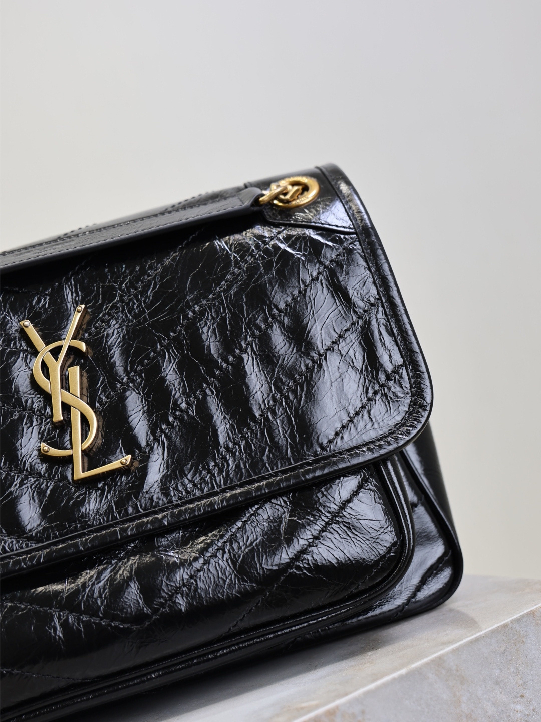 2026サンローラン「Saint Laurent NIKI ミディアム ヴィンテージクリンクルレザー チェーンショルダーバッグ