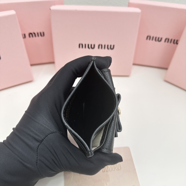 ミュウミュウ「Miu Miu」ミュウミュウ カーフスキン マルチウォレット 5236 / 二つ折り財布