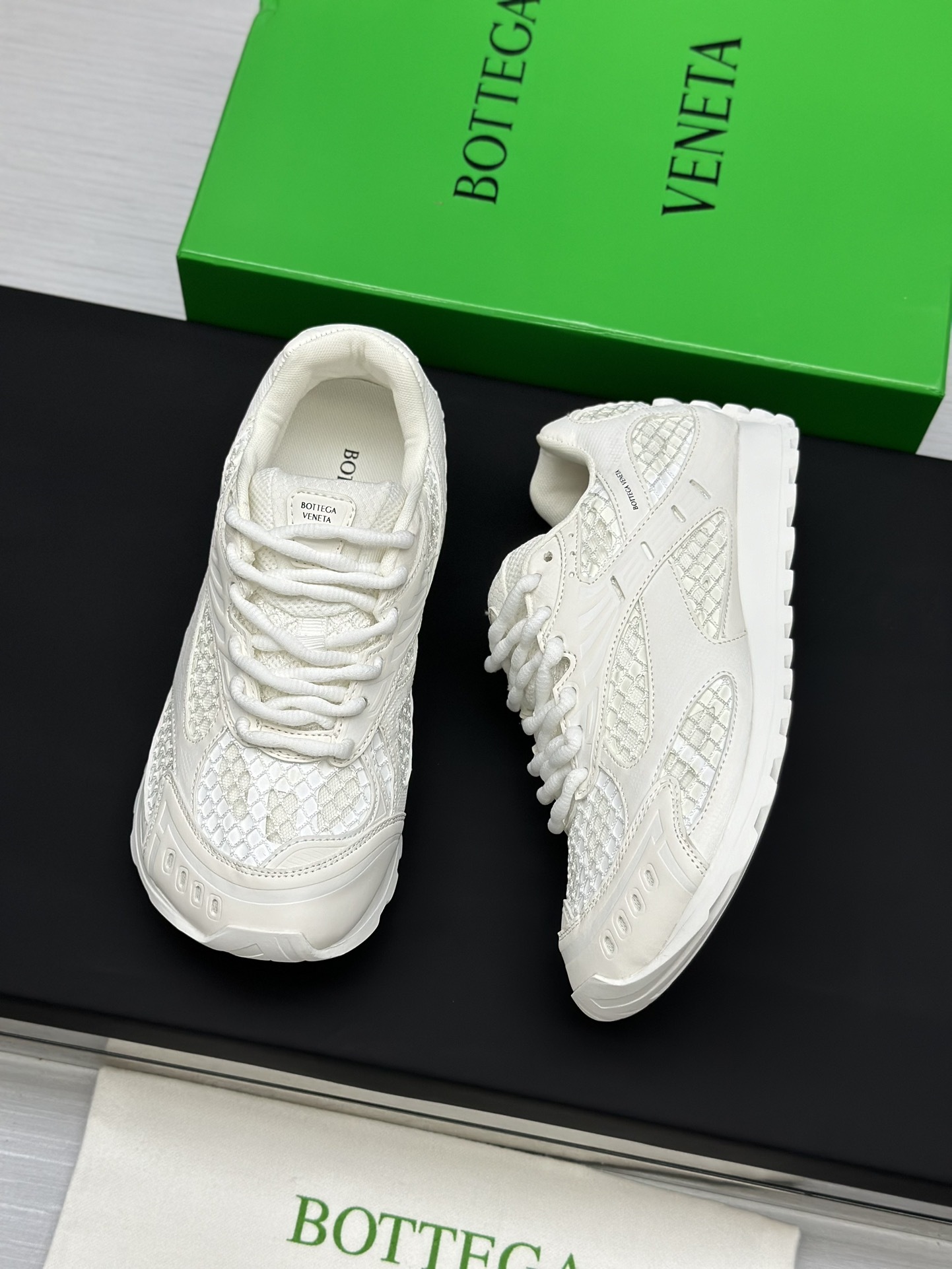 ボッテガ・ヴェネタ「Bottega Veneta」ボッテガ・ヴェネタ オービット スニーカー / ユニセックススポーツシューズ