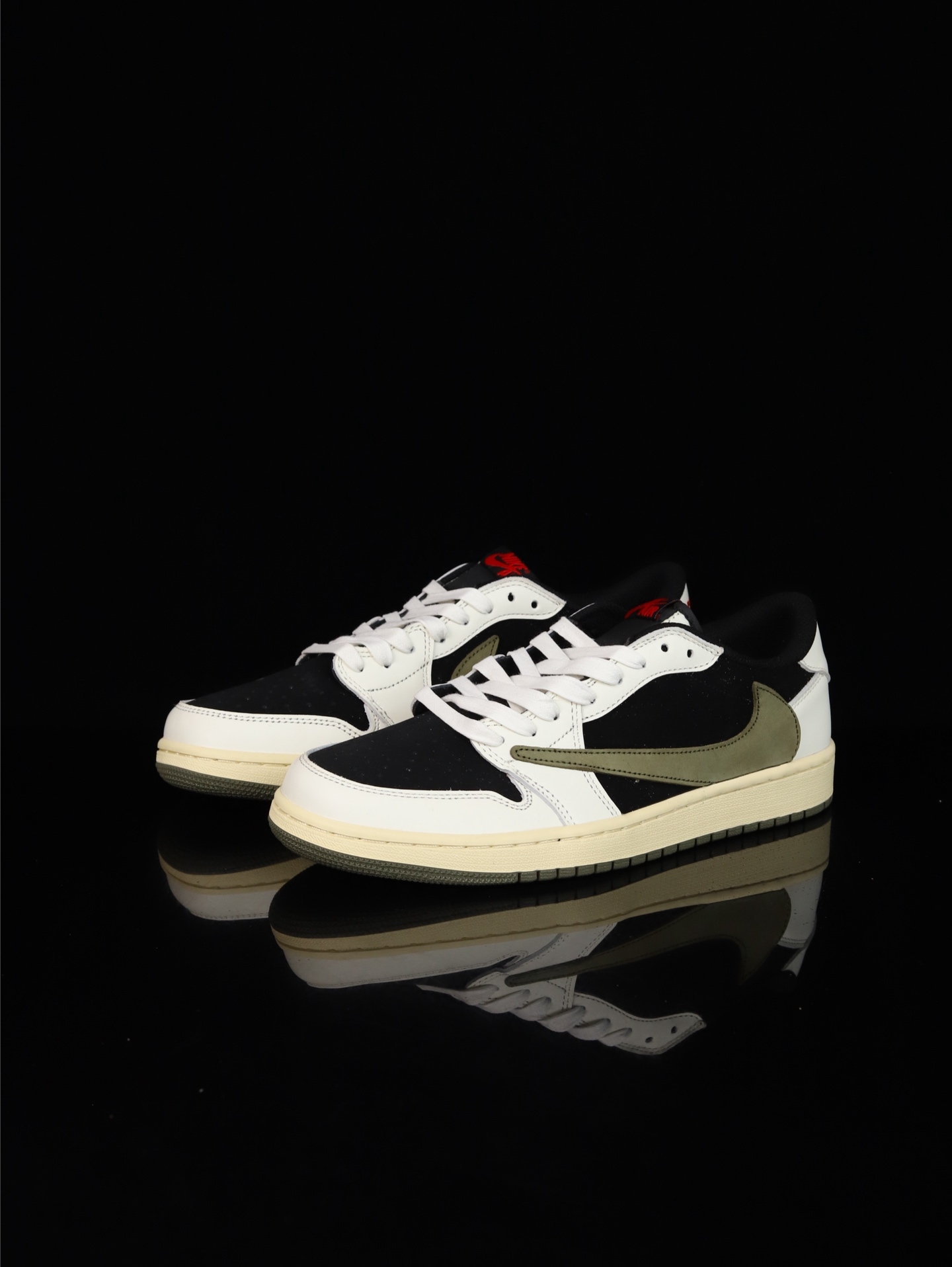 【日本未発売モデル】Nike Air Jordan 1 Low x Travis Scott Reverse Swoosh スニーカー