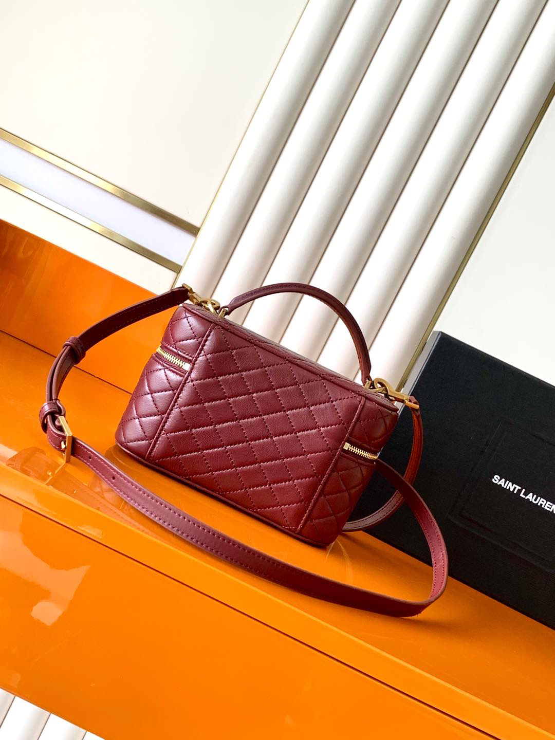 サンローラン「Saint Laurent」ギャビー ヴァニティバッグ（ラムスキン）