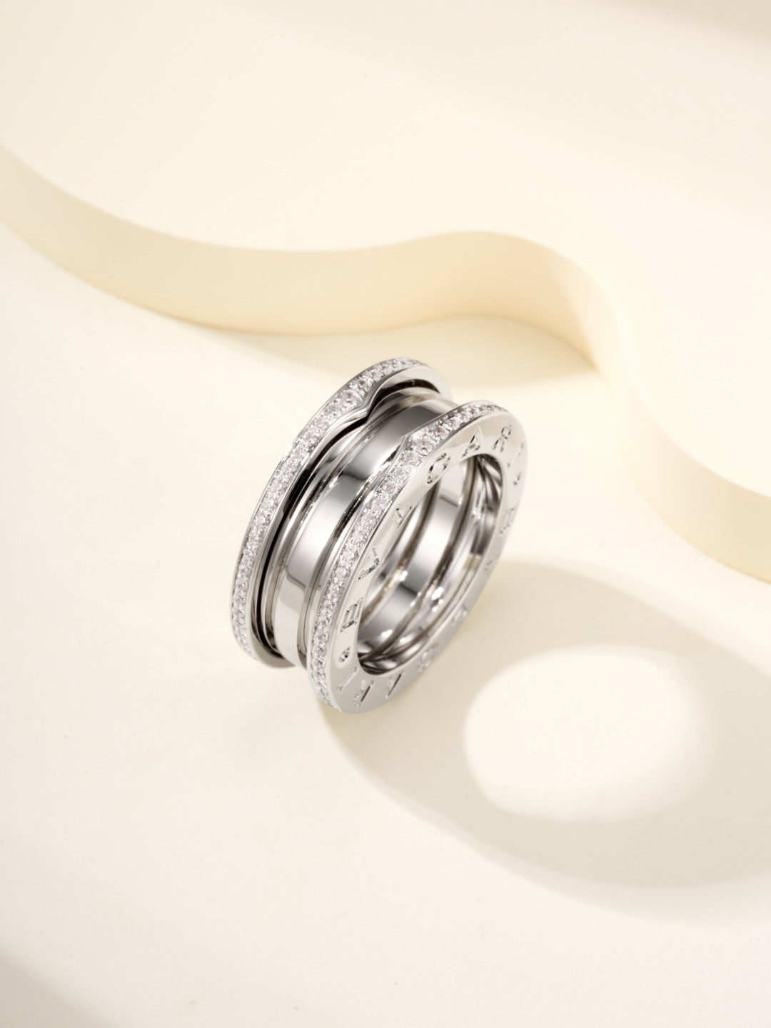 ブルガリ「Bvlgari」エレガントなリングコレクション