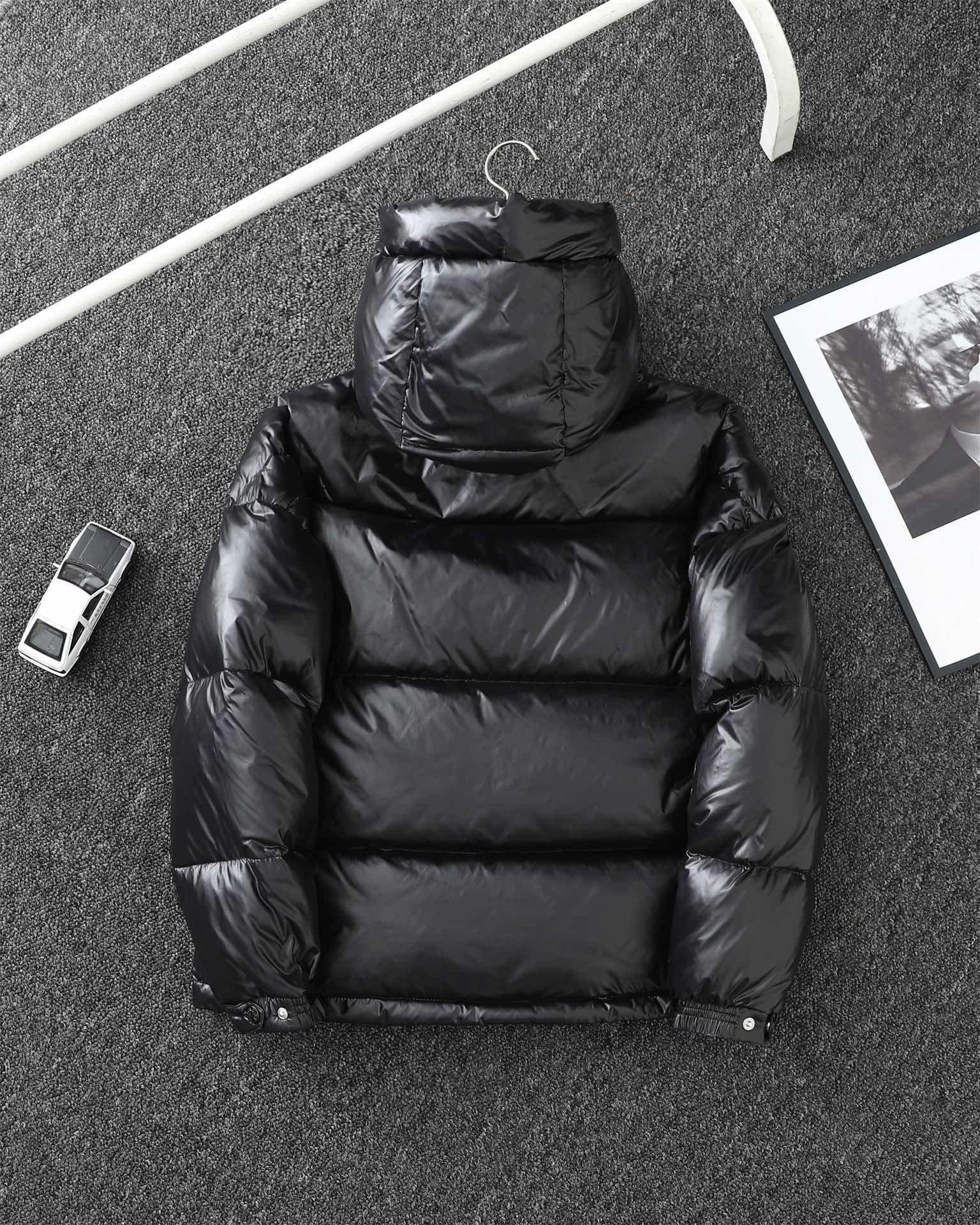 モンクレール メンズ 三色織りテープカラーストライプショートダウンジャケット