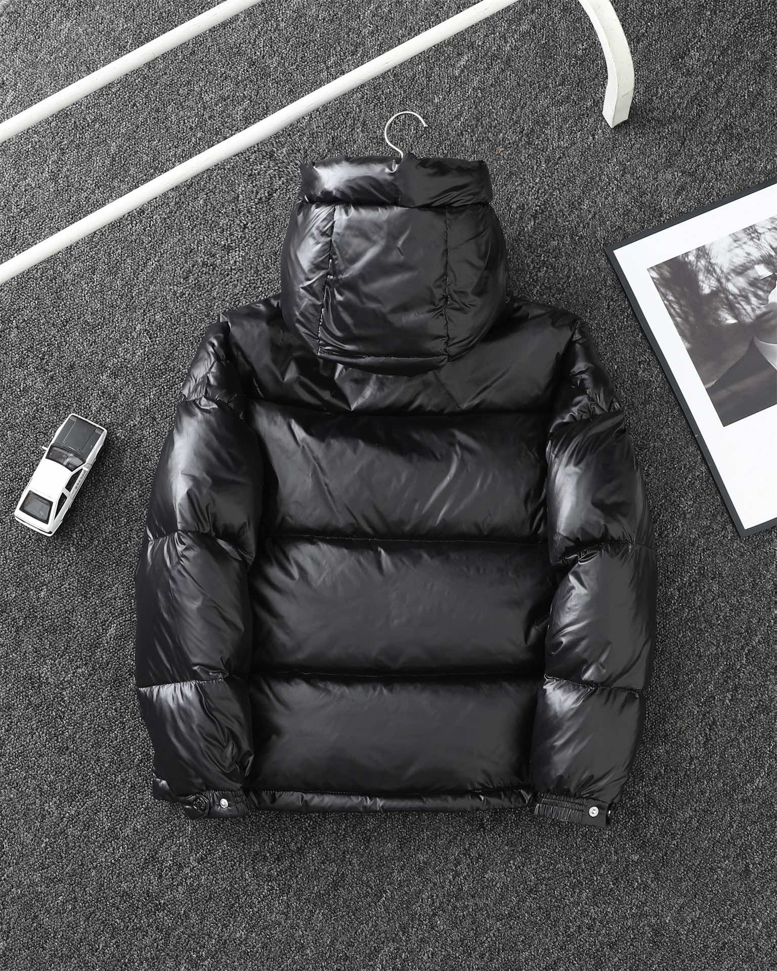 モンクレール メンズ 三色織りテープカラーストライプショートダウンジャケット