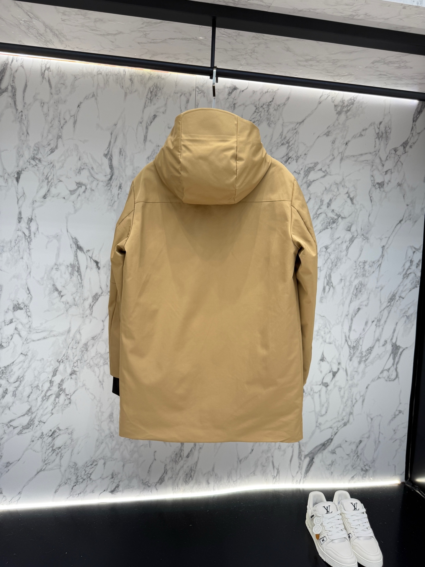 バーバリー「Burberry」秋冬ミドル丈フード付きダウンジャケット