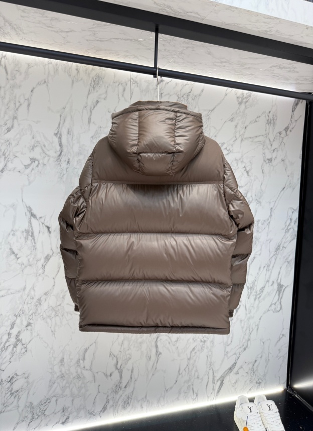 バーバリー「Burberry」秋冬ショート丈防寒ダウンジャケット