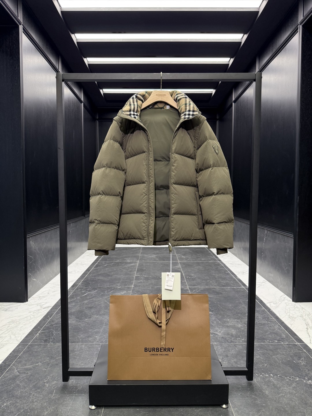 バーバリー「Burberry」秋冬着脱式袖＆フード付きダウンジャケット【超おすすめ】