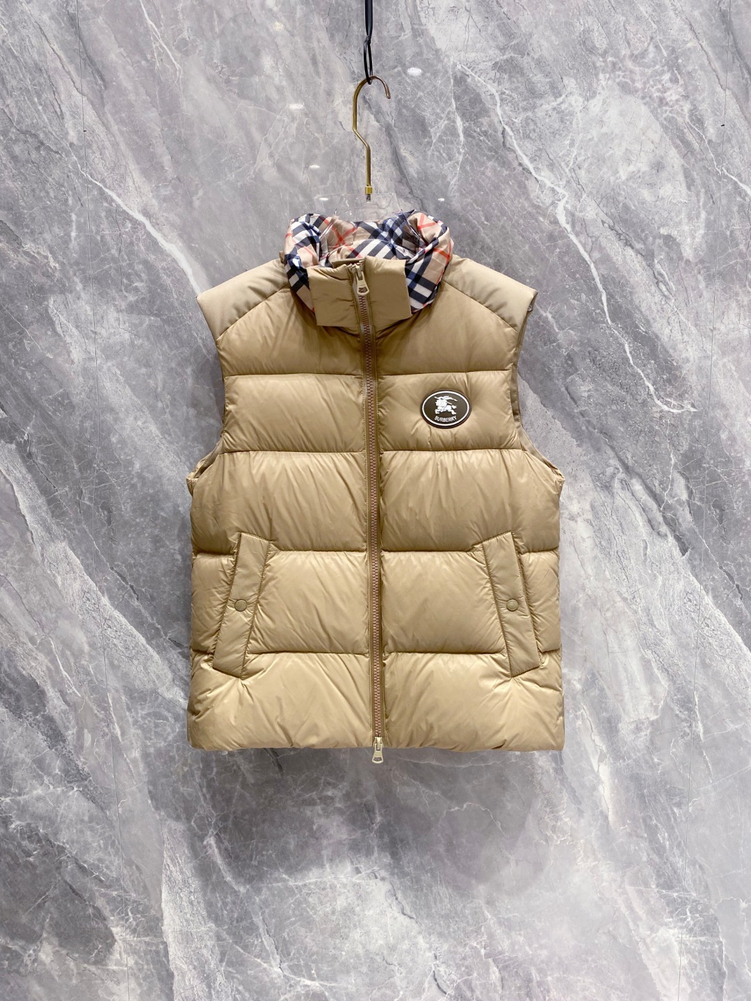 バーバリー「Burberry」秋冬着脱式袖＆フード付きダウンジャケット