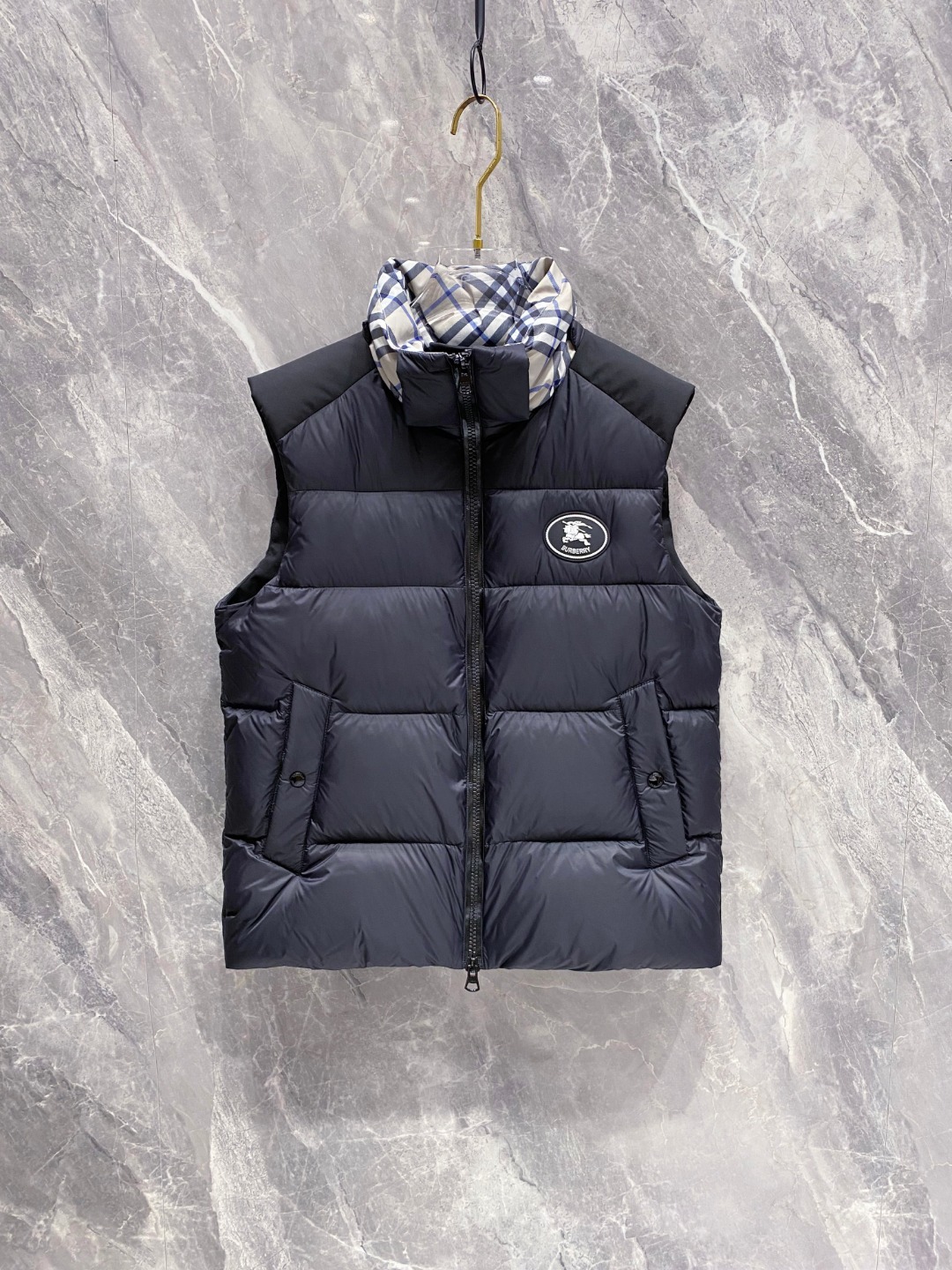 バーバリー「Burberry」秋冬着脱式袖＆フード付きダウンジャケット