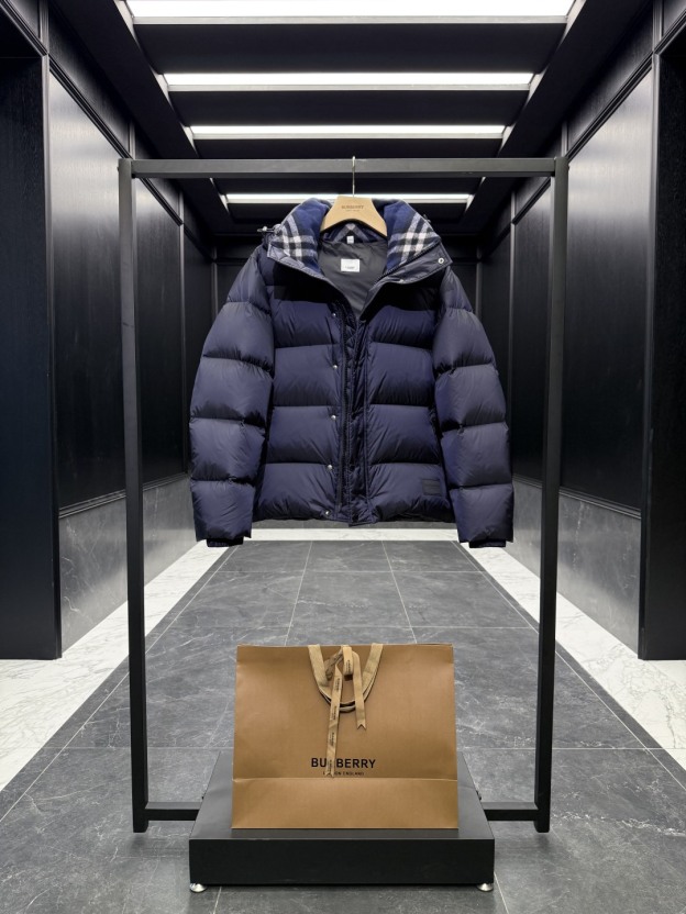 バーバリー「Burberry」クラシックウールチェックカラーナイロンダウンジャケット